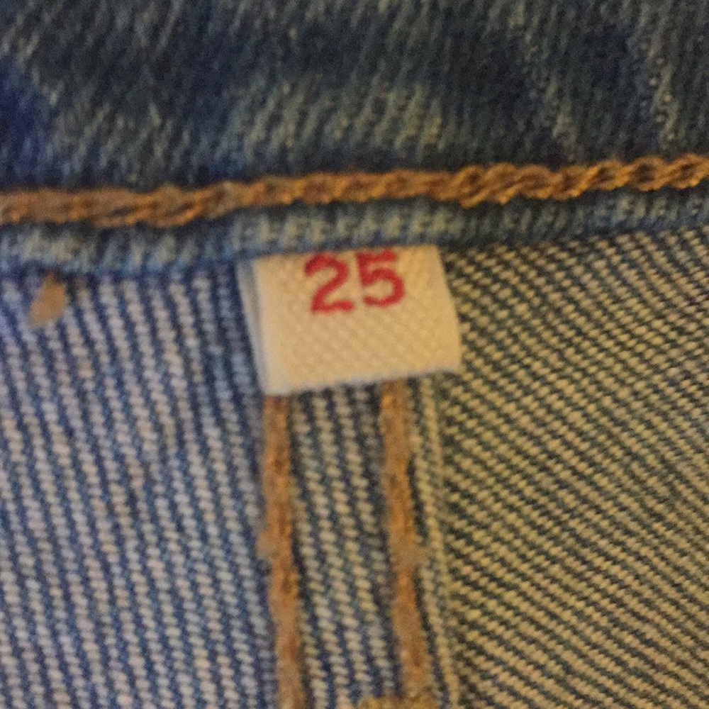 Size 25 Faded Levi Jeans - Picture 4 of 4